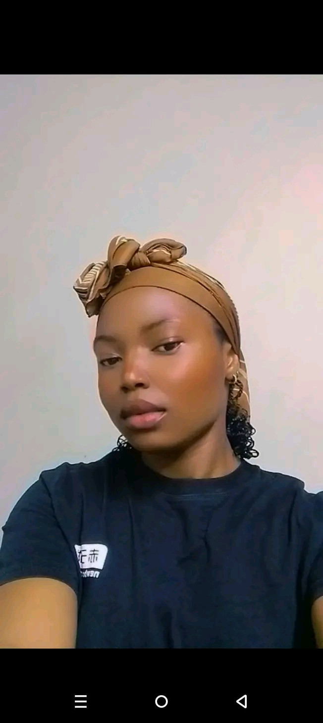 Laura Omozel Profile Picture